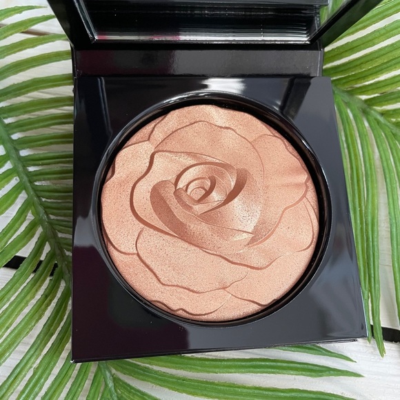 NIB MAC Selena Highligher - Picture 4 of 5